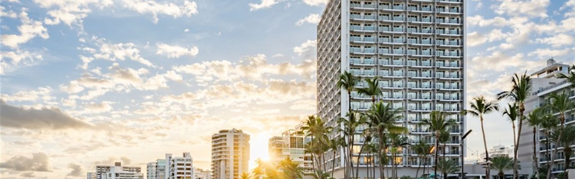 San Juan Marriott Resort & Stellaris Casino - Exteriér hotelu San Juan Marriott Resort & Stellaris Casino přímo u pláže v části Condado v Portoriku.