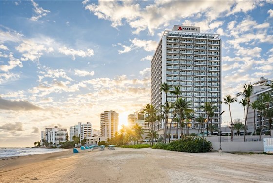 San Juan Marriott Resort & Stellaris Casino - Exteriér hotelu San Juan Marriott Resort & Stellaris Casino přímo u pláže v části Condado v Portoriku.