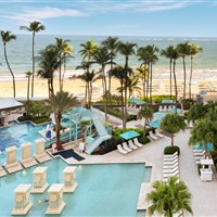 San Juan Marriott Resort & Stellaris Casino - Bazény a odpočinková terasa hotelu San Juan Marriott Resort & Stellaris Casino s výhledem na Atlantický oceán. - www.marco-polo.cz