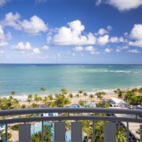 The Royal Sonesta San Juan - Výhled z balkonu hotelu The Royal Sonesta San Juan na Atlantický oceán a pláž Isla Verde Beach. - www.marco-polo.cz