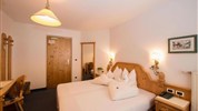 Santeshotel ***