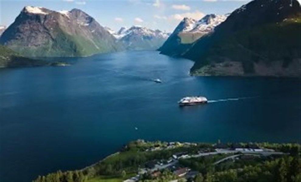Za polární září podél norského pobřeží s Hurtigruten