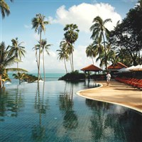 Belmond Napasai Samui - U bazénu můžete využít obsluhu baru. - ckmarcopolo.cz