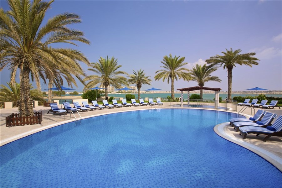 Hilton Al Hamra Beach Resort - druhý bazén