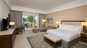 Hilton Al Hamra Beach Resort - pokoj v hlavní budově