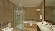 Hilton Al Hamra Beach Resort - koupelna v pokoji ve vile
