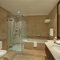 Hilton Al Hamra Beach & Golf Resort Ras Al Khaimah - koupelna v pokoji ve vile - ckmarcopolo.cz