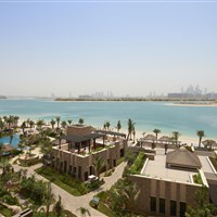 Sofitel The Palm Dubai - zahrada s bazénem a pláží - ckmarcopolo.cz