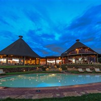 Ngorongoro Sopa Lodge - Hlavní hotelová budova je postavena ve stylu afrického rondovalu. - ckmarcopolo.cz