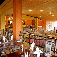 Serengeti Sopa Lodge - Snídaně, oběd a večeře se podává zde. - ckmarcopolo.cz