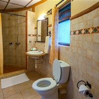 Amboseli Sopa Lodge - Koupelny v Amboseli Sopa Lodge nemají vany, mají sprchové kouty. - ckmarcopolo.cz