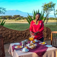 Amboseli Sopa Lodge - Skvělý výhled je i s terasy restaurace. Snídaně s výhledem na Kilimanjaro! - ckmarcopolo.cz