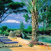 Amboseli Sopa Lodge - Úchvatný výhled na Kilimanjaro vás může doprovázet i při odpočinku u bazénu v Amboseli Sopa Lodge - ckmarcopolo.cz