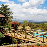 Masai Mara Sopa Lodge - Od bazénu je hezký výhled do okolní krajiny. Masai Mara Sopa Lodge je perfektním zázemím pro vaše safari. - ckmarcopolo.cz