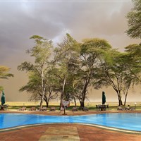 Ol Tukai Lodge Amboseli - Bazén patří k největším v Amboseli. V době sucha se do něj pokoušejí dostat i sloni. - ckmarcopolo.cz