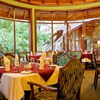 Lake Naivasha Sopa Resort - Elegantní restaurace s bufetovou snídaní a další nabídkou a la carte. - ckmarcopolo.cz