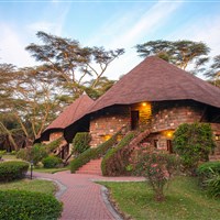 Lake Naivasha Sopa Resort - Bungalovy jsou velmi citlivě zasazeny do okolní přírody. - ckmarcopolo.cz