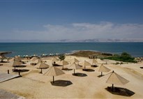 Mrtvé moře - hotelová pláž