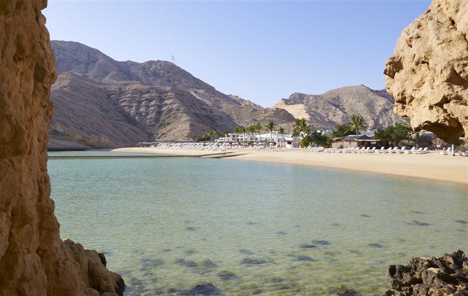 Privátní okruh Ománem + moře (s vlastním řidičem) - Muscat Hills Resort - pohled ze zátoky