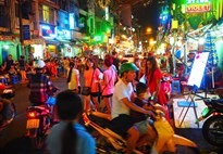 Večer Saigon opravdu žije!