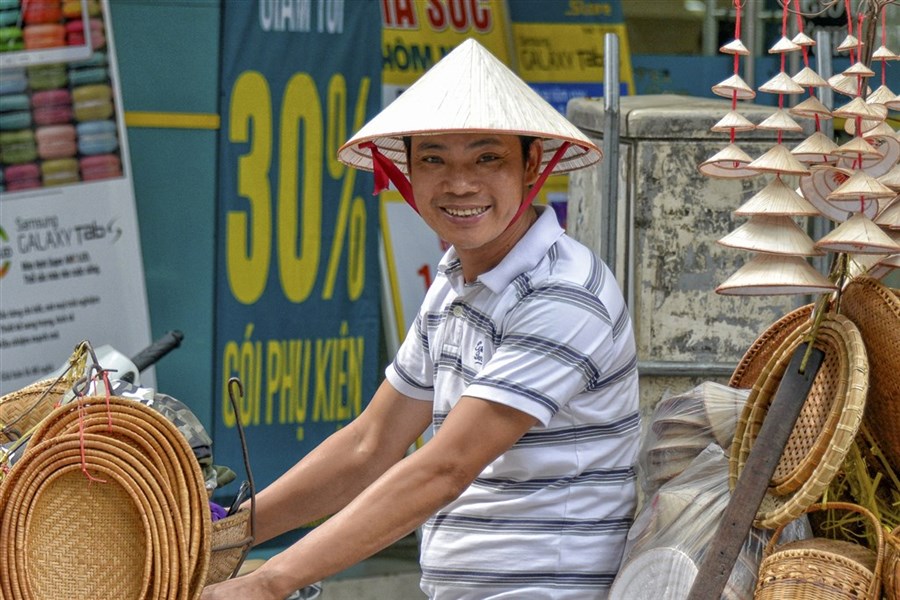 Stopover v Hanoji a plavba v zálivu Lan Ha - Hanoj - prodavač na kole