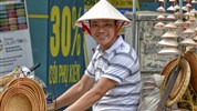 Golf ve Vietnamu - severní Vietnam - Hanoj - prodavač klobouků