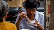 Golf ve Vietnamu - severní Vietnam - Hanoj - skvělé jídlo na ulici