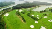 Golf ve Vietnamu - severní Vietnam - Royal Golf Ninh Binh