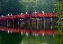 Hanoj - památný most na jezeře