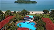 Holiday Villa Beach Resort and Spa - Hotelový bazén a pláž