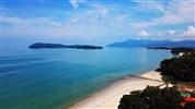 Holiday Villa Beach Resort and Spa - Pláž u hotelu