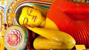 Poznávací zájezd - Esence Srí Lanky s českým průvodcem - Jeskynní chrám v Dambulle - monumentální ležící Buddha