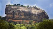 Poznávací zájezd - Esence Srí Lanky s českým průvodcem - Sigiriya - skalní masiv, který posloužil coby sídlo krvavého krále Kassapy