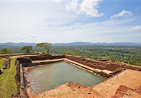 Sigiriya - král měl na vrcholku veškerý komfort včetně rezervoáru na dešťovou vodu, která posloužila i k jeho očistě