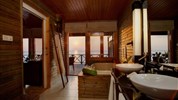 Komandoo Island Resort & Spa - Jacuzzi Water Villa