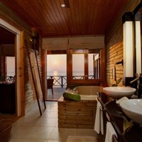Komandoo Island Resort & Spa  - Adults Only - Jacuzzi Water Villa - ckmarcopolo.cz
