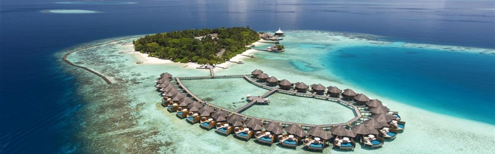 Marco Polo - Baros Maldives Resort 5* - - Pohled na ostrov s vilami nad vodou