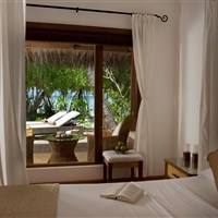 Kuramathi Island Resort - deluxe beach villa - ckmarcopolo.cz