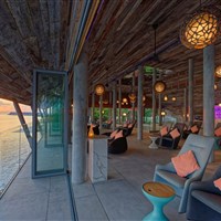 Kuramathi Island Resort - bar Champagne loft - ckmarcopolo.cz