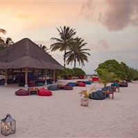 Kuramathi Island Resort - bar Sand - ckmarcopolo.cz