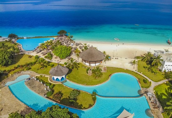 Luxusní safari v srdci velké migrace pakoňů a Zanzibar - Serengeti - Royal Zanzibar Beach Resort_