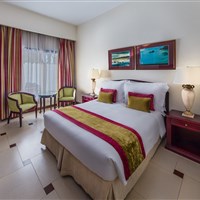 Ajman Hotel (5*) - laguna pool side - ckmarcopolo.cz