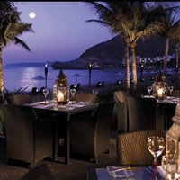 Shangri-La's Barr Al Jissah Resort & Spa Al Waha - Capri Court restaurace - ckmarcopolo.cz