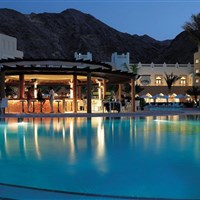 Shangri-La's Barr Al Jissah Resort & Spa Al Waha - Assira pool bar - ckmarcopolo.cz