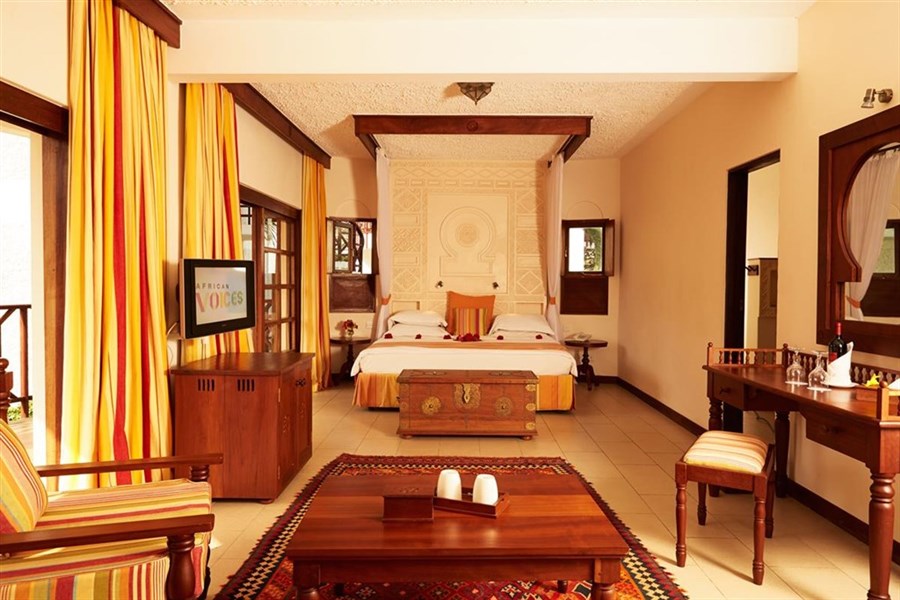 Safari v Keni v Tsavo East a pobyt u moře v Neptune Village