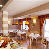 Hotel Piaz - zima - ckmarcopolo.cz