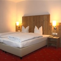 Hotel Alphof (S) - ckmarcopolo.cz