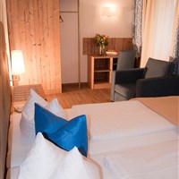 Hotel Alphof (S) - ckmarcopolo.cz