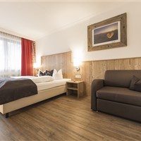 Hotel Alphof (S) - ckmarcopolo.cz