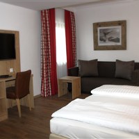 Hotel Alphof (W) - ckmarcopolo.cz